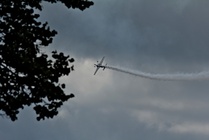 Lentonäytös Riikan yllä