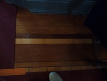 Johtokunnan huoneen alkuperäistä lattiaa