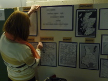 Näyttelyosaston valmistelua