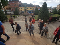 Sisälle Ritarihuoneeseen 
/Risto Rasinen