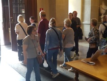 Poistuminen Ritarihuoneelta
/Risto Rasinen